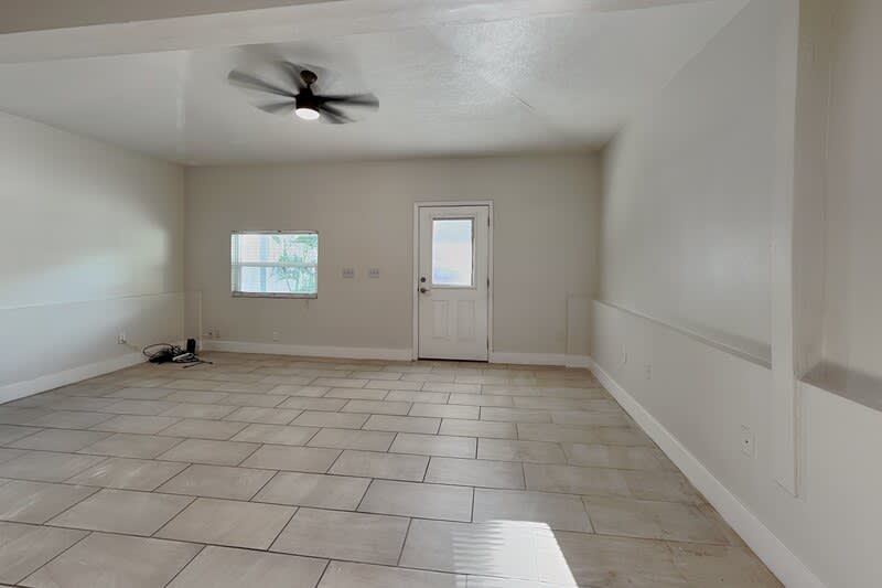 3801 1 2 W Palmira Ave – photo 4