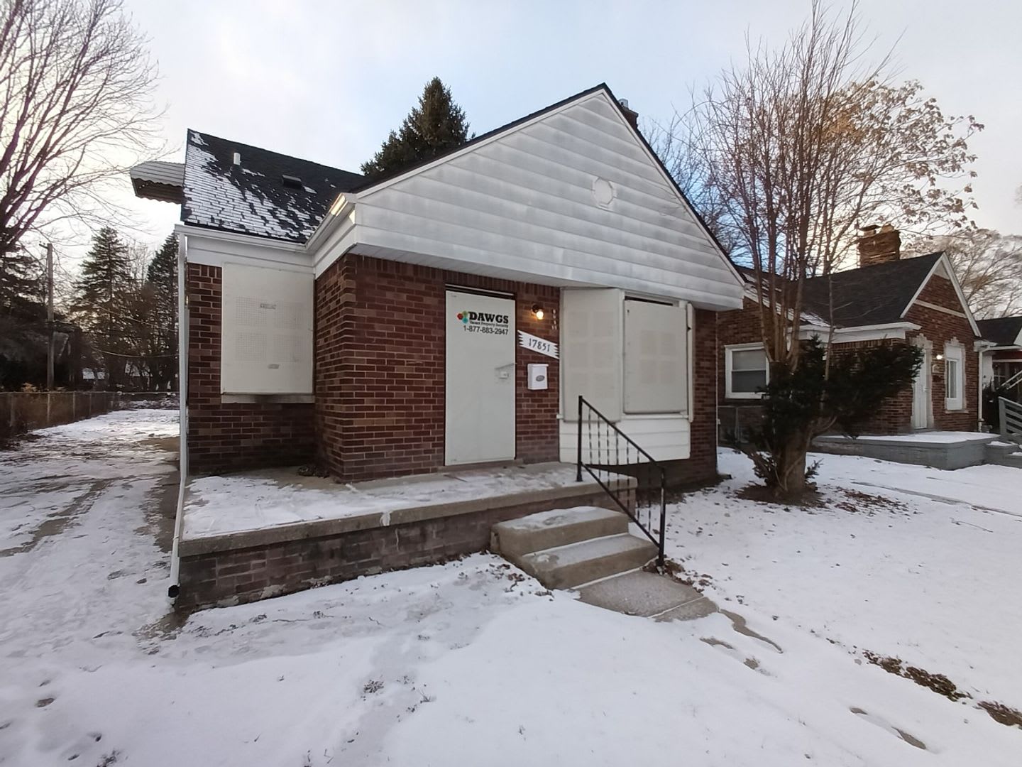 3 bedroom 1 bath bungalow now available! – photo 1