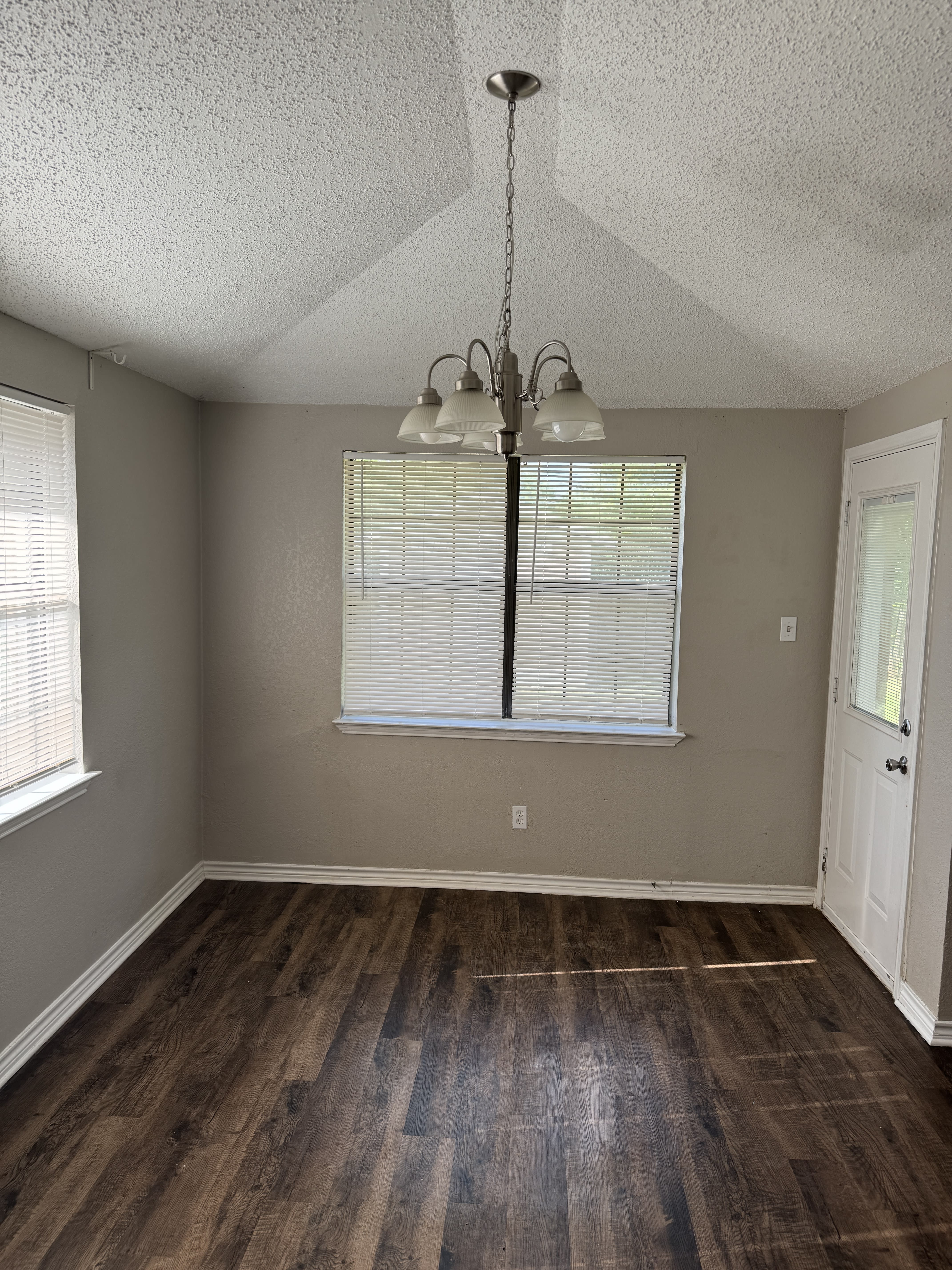 109 E Willow Ln – photo 5