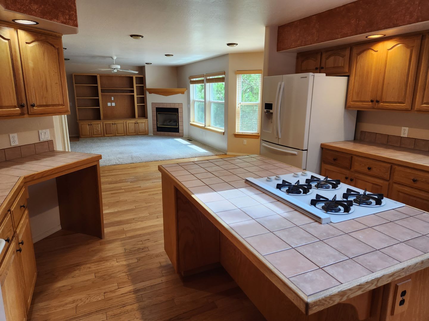 * LEASE PENDING * $500 move-in special – photo 2
