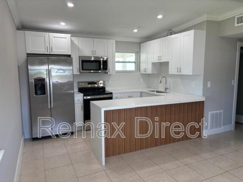 5580 Honeysuckle Drive – photo 3