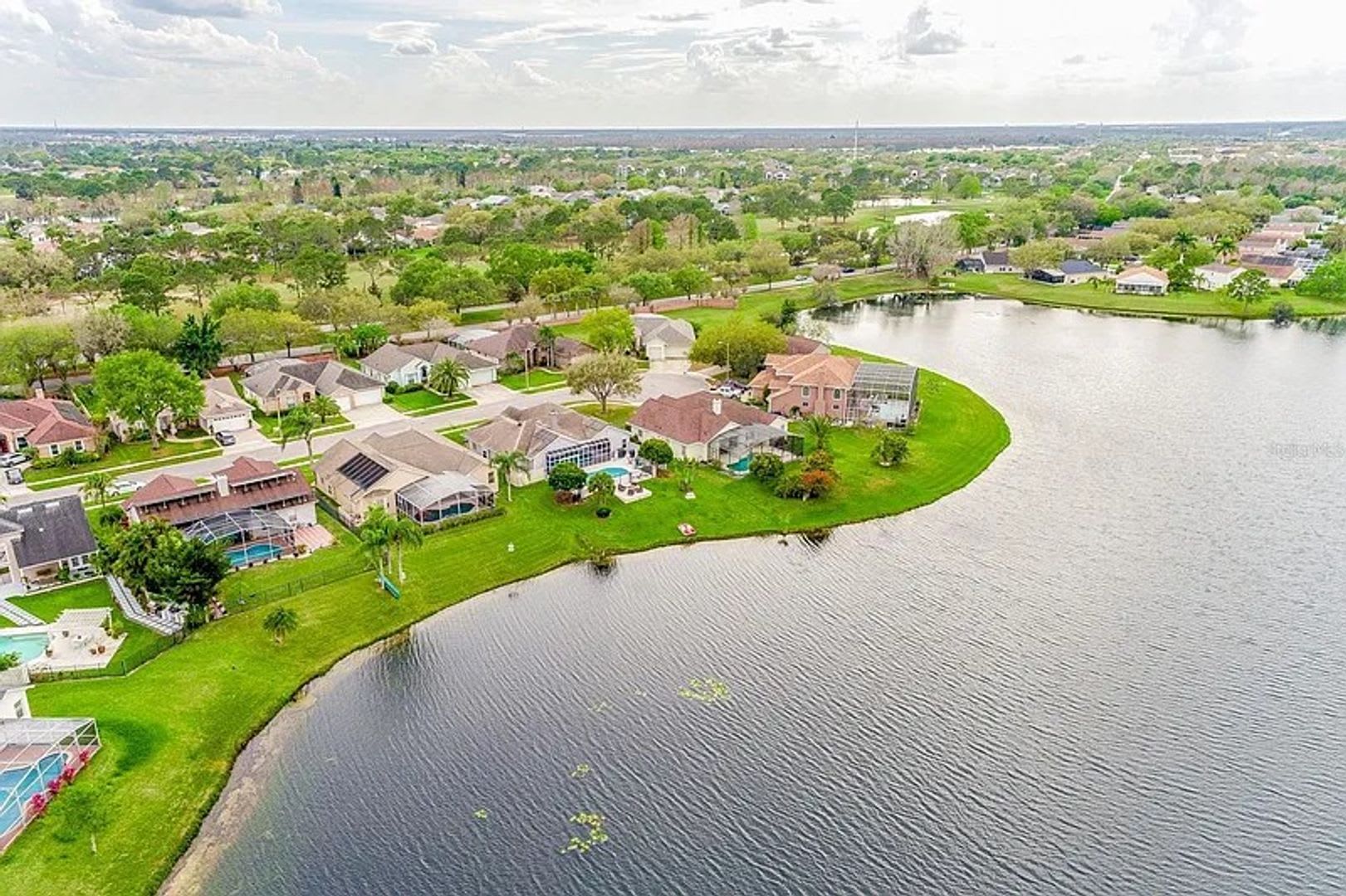 Captivating 4 Bedroom 2 Bath Pool Lake Home – photo 4