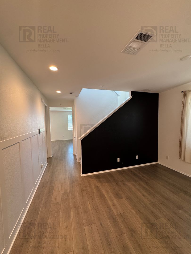 Spacious 3-Bedroom Home in the Desirable McSweeny Farms Community! – photo 2