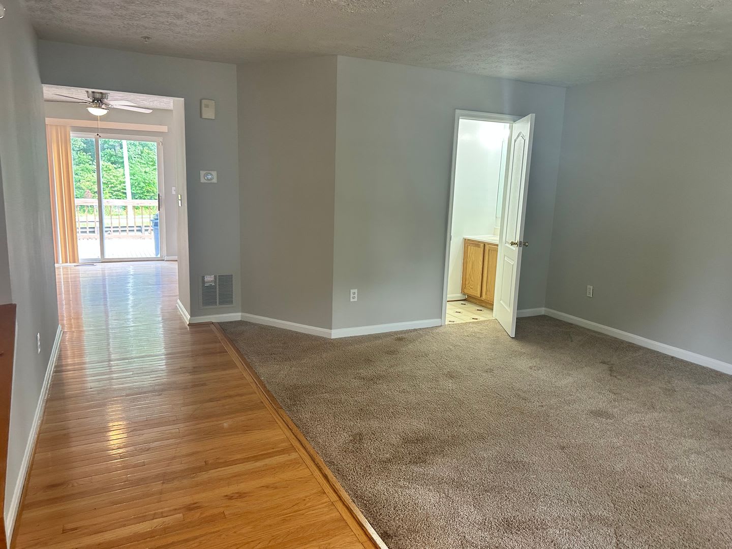Spacious Townhome for Rent! Finished Basement! W/D! Available Now! – photo 2