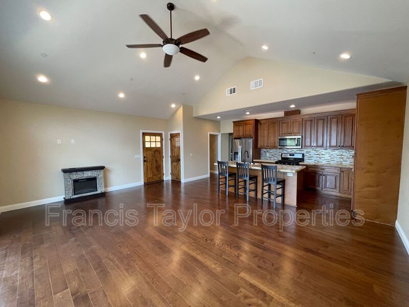 14398 Harvest Crescent – photo 5