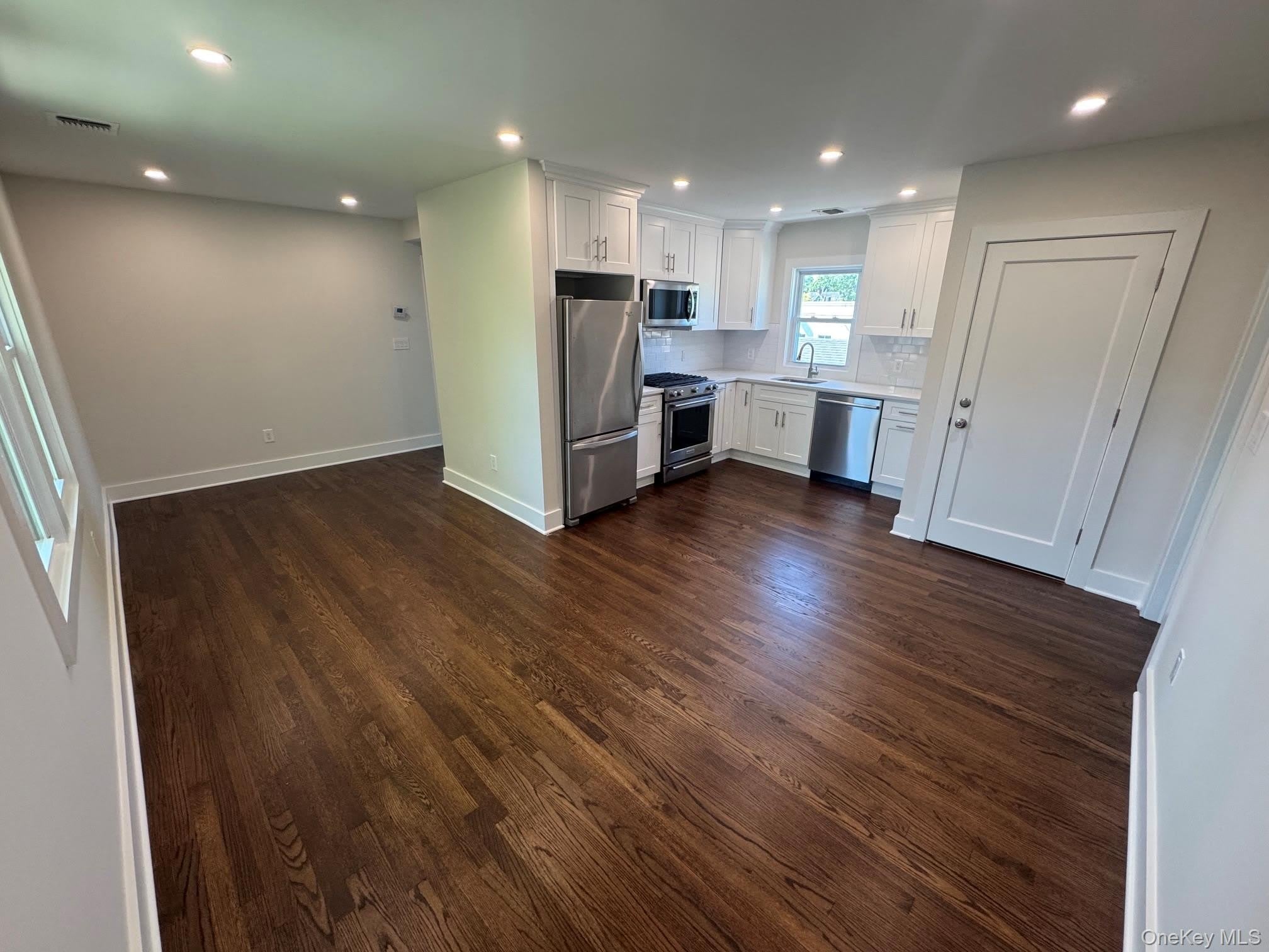 482 Fourth Avenue – photo 1