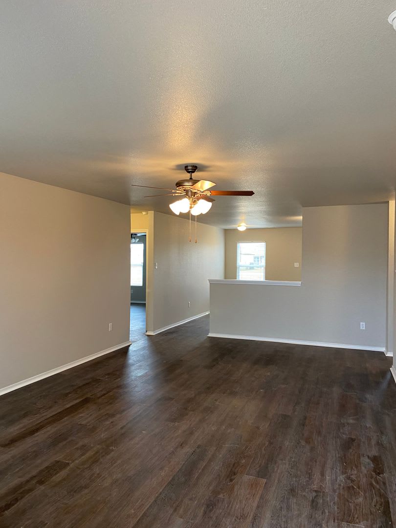 Pre-Leasing Now! Secure This Charming 4-Bedroom, 2-Bath Home in Bridlewood – photo 4