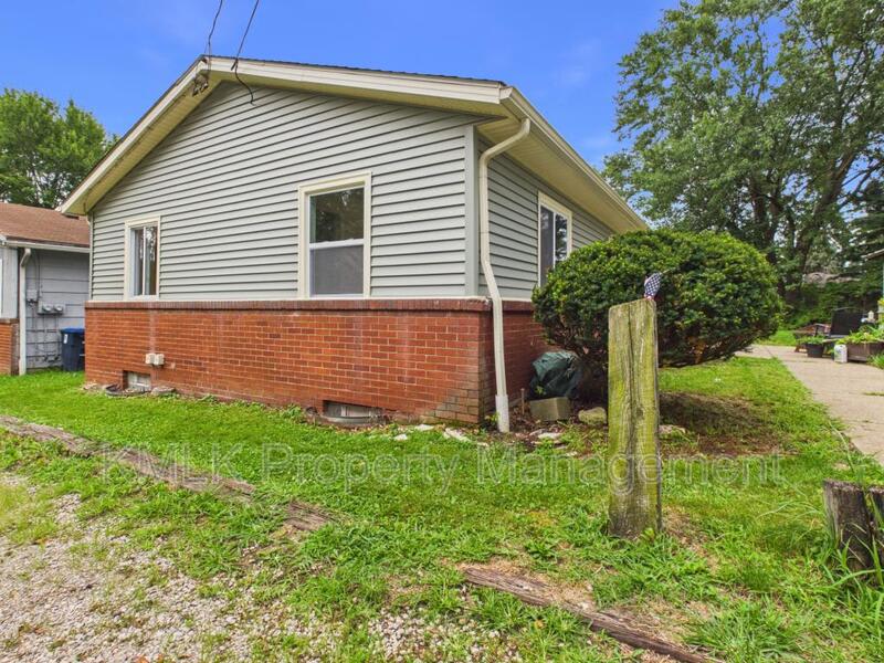 1622 Merrill Ave – photo 2
