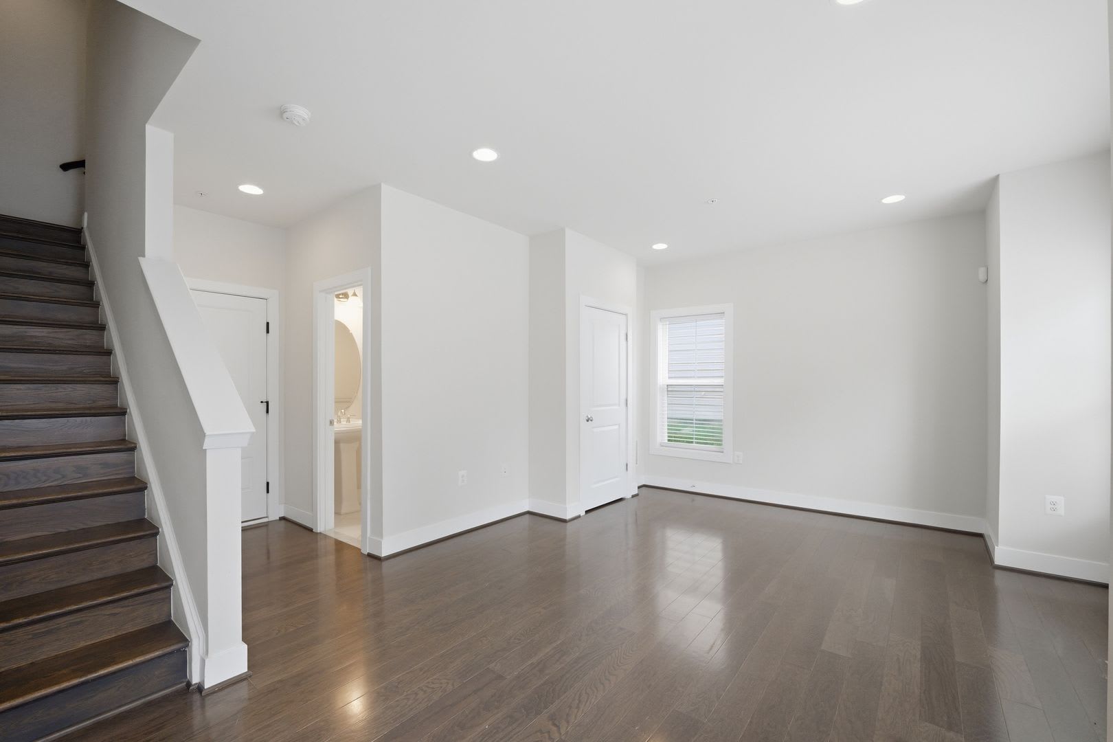 END-UNIT 4-Story Colonial/Craftsman Townhome w/2 Balconies, 5-min walk to Glenmont Station! – photo 4