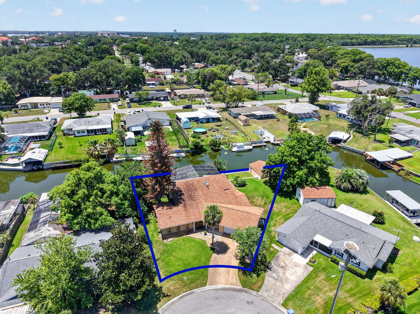 Available Now Unique Canal Front Pool Home With Boathouse Chain Of Lakes Access – photo 2