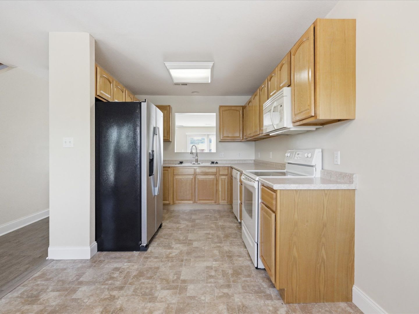 City Of Maryville 37801 Beautifully Updated 2 Bedroom 2 5 Bath Townhome – photo 3
