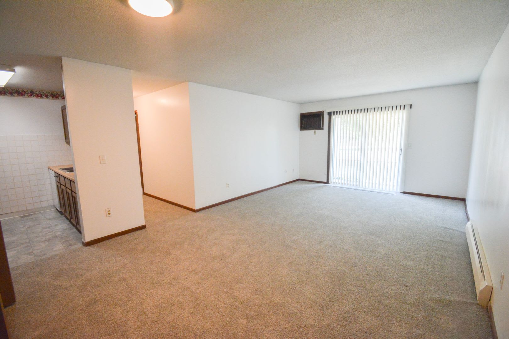 Main floor 2br condo steps from the Douglas Trail! – photo 2
