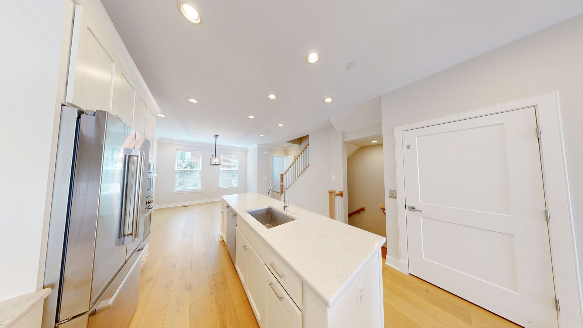 Fresh And Updated 4 Level Elevator 4 4 5 Th – photo 3