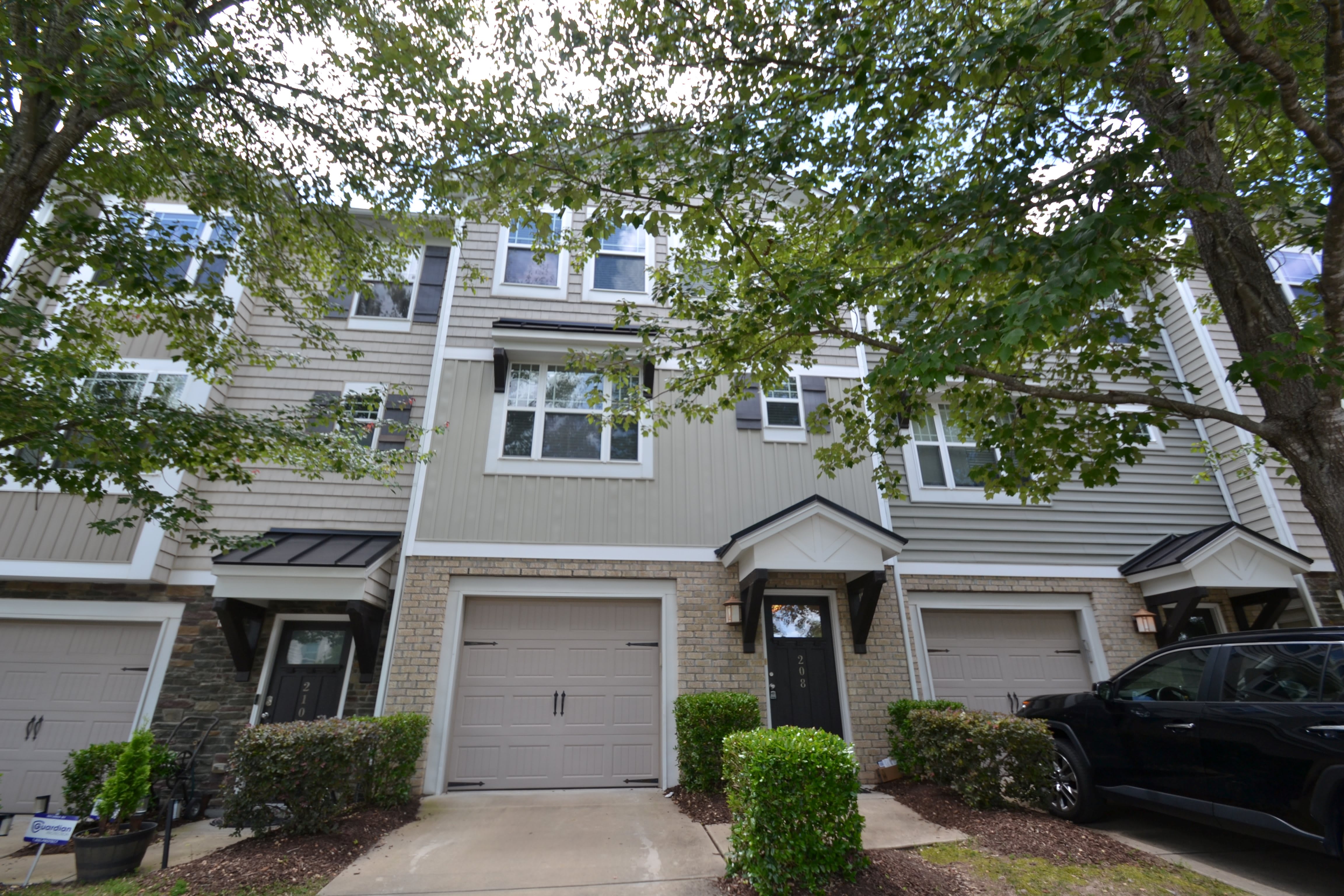 208 Irving Way – photo 1
