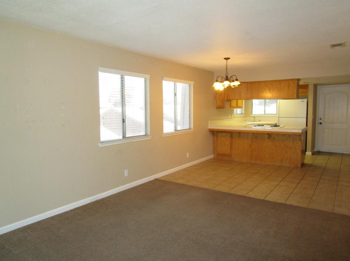 1061 North White Street Apt C – photo 2