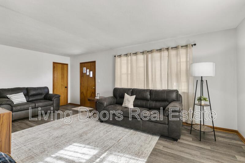 6935 Colby St – photo 2