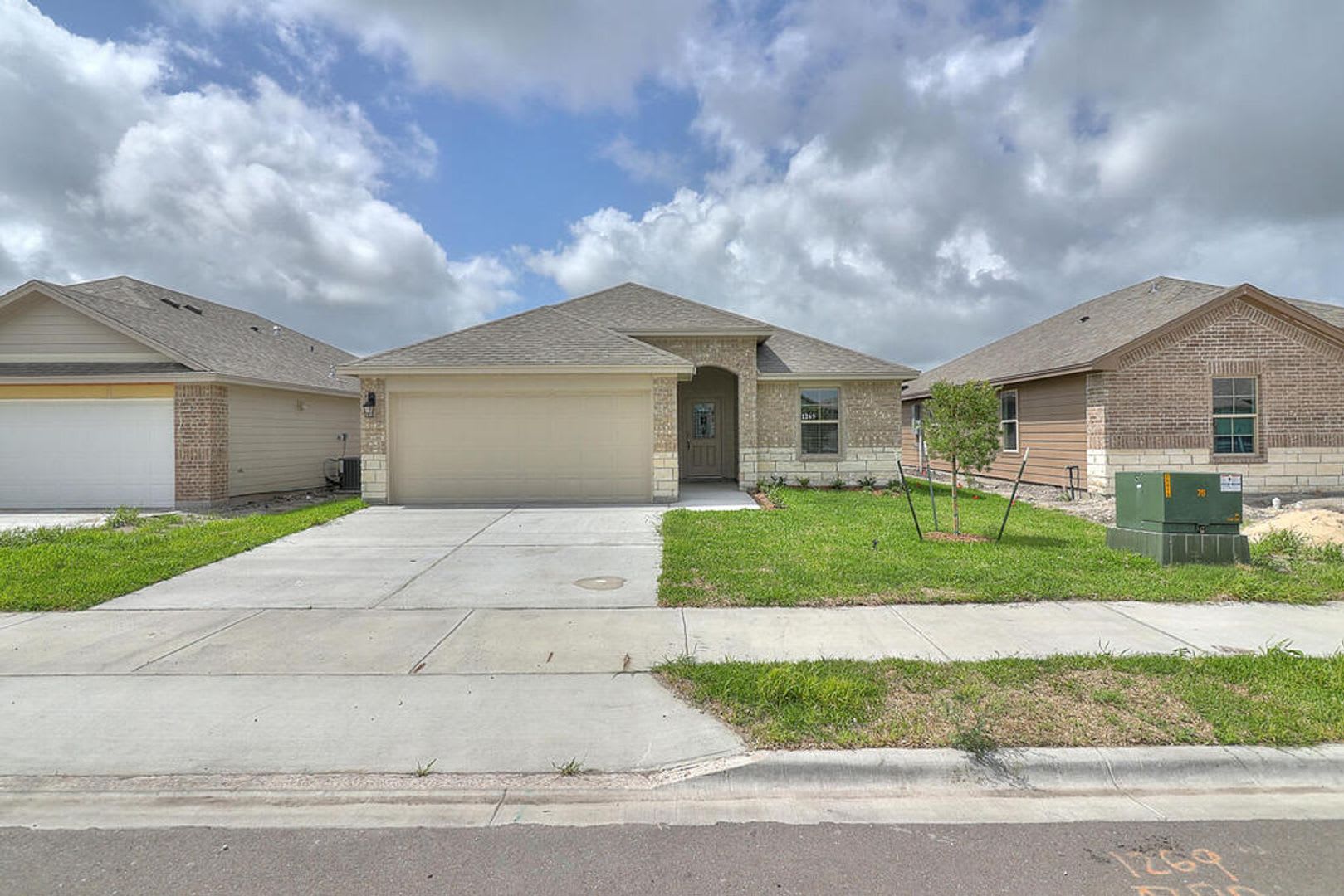 1269 Carnaby – photo 4