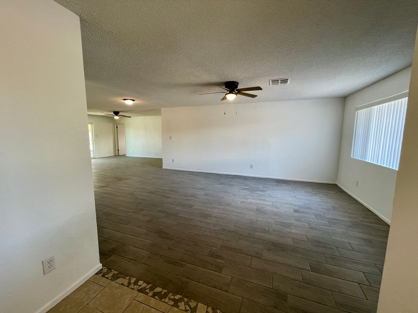 4 Bedroom In Mountain View 11348 E 24Th Ln – photo 2