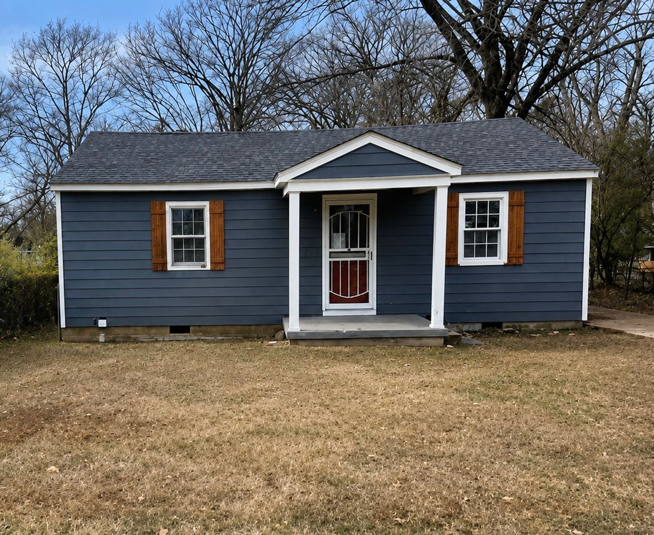 Newly Renovated 2 Bedroom / 1 Bathroom Home Available Now! – photo 1