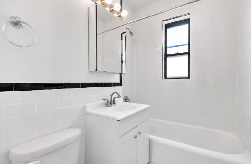 241 E 11th St – photo 4
