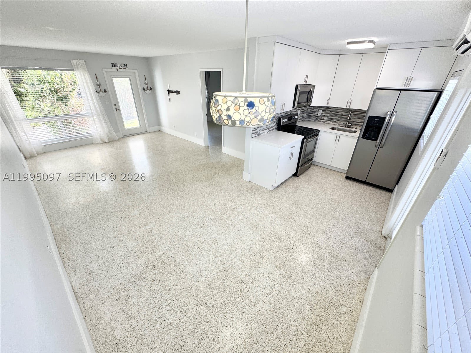 1601 SE 15 – photo 3