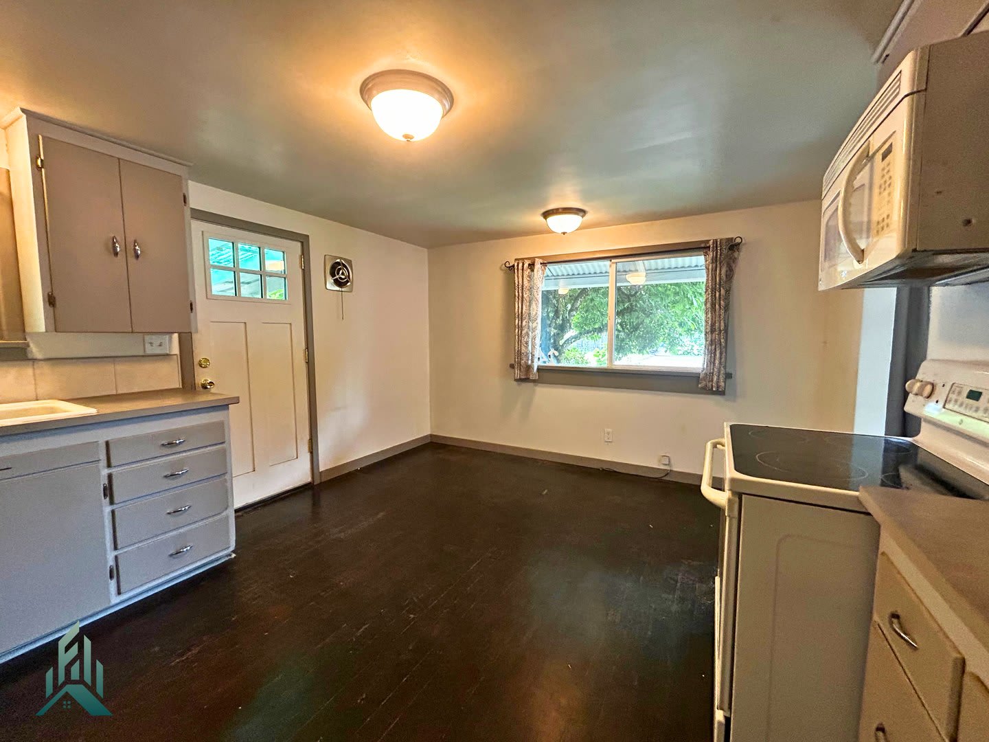 Pet-Friendly 2BR Home with Fenced Yard in Lyons – photo 5