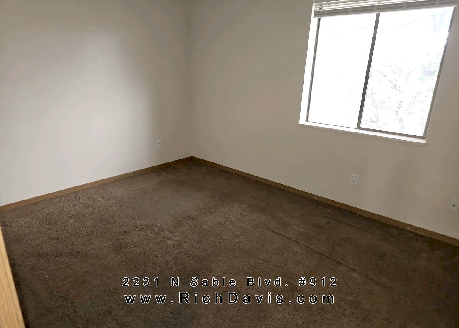Large 1 bed with washer and dryer hookup – photo 5