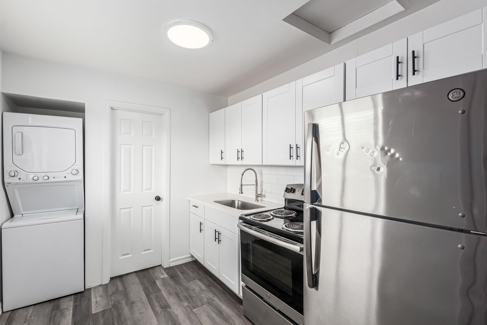 0 First Month Rent Near Grand Canyon University – photo 1