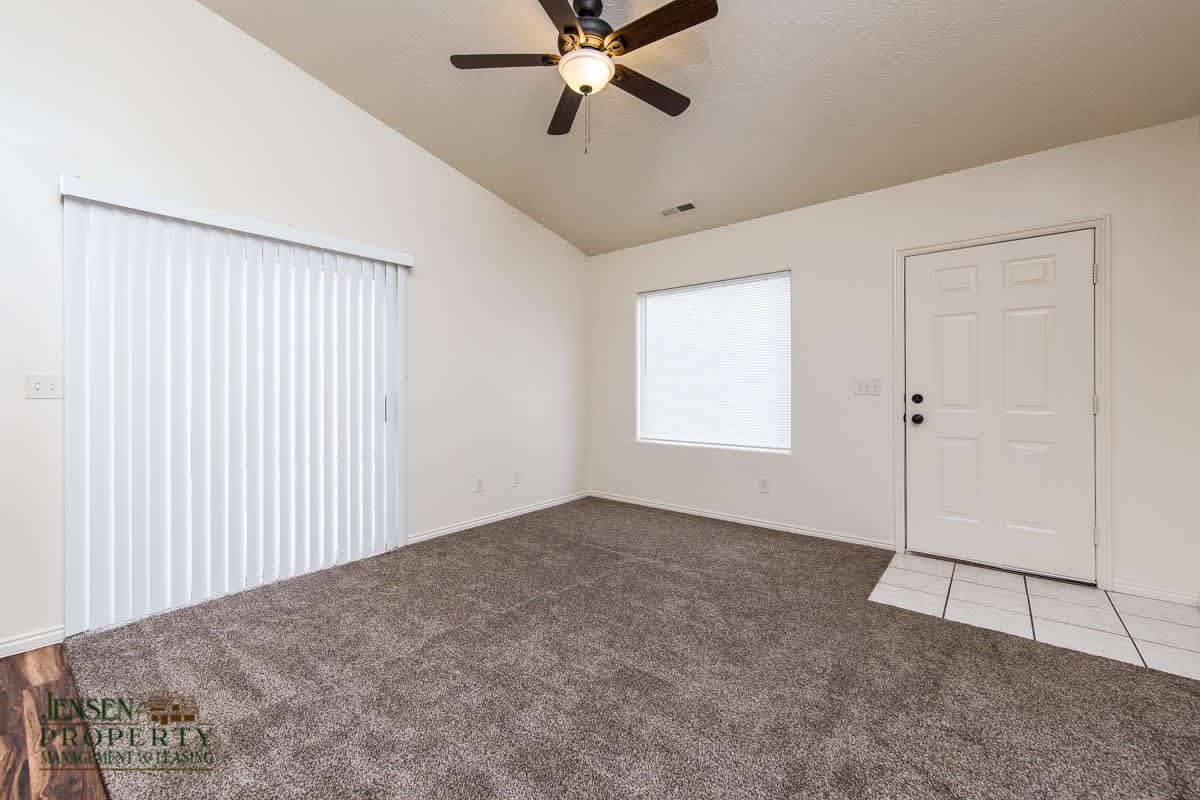 Great Three Bedroom Duplex w/ 2 Car Garage! – photo 5