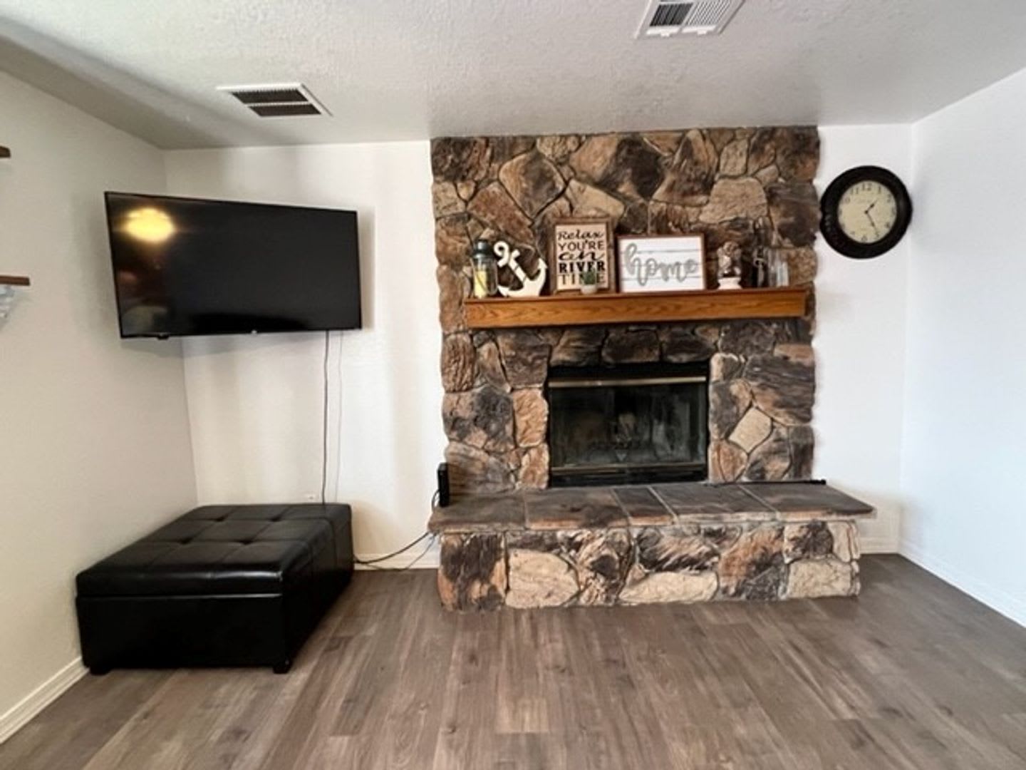 Furnished 3 BR 2ba Hse w/ utilities Target Center/Golf/Hwy 95 – photo 5
