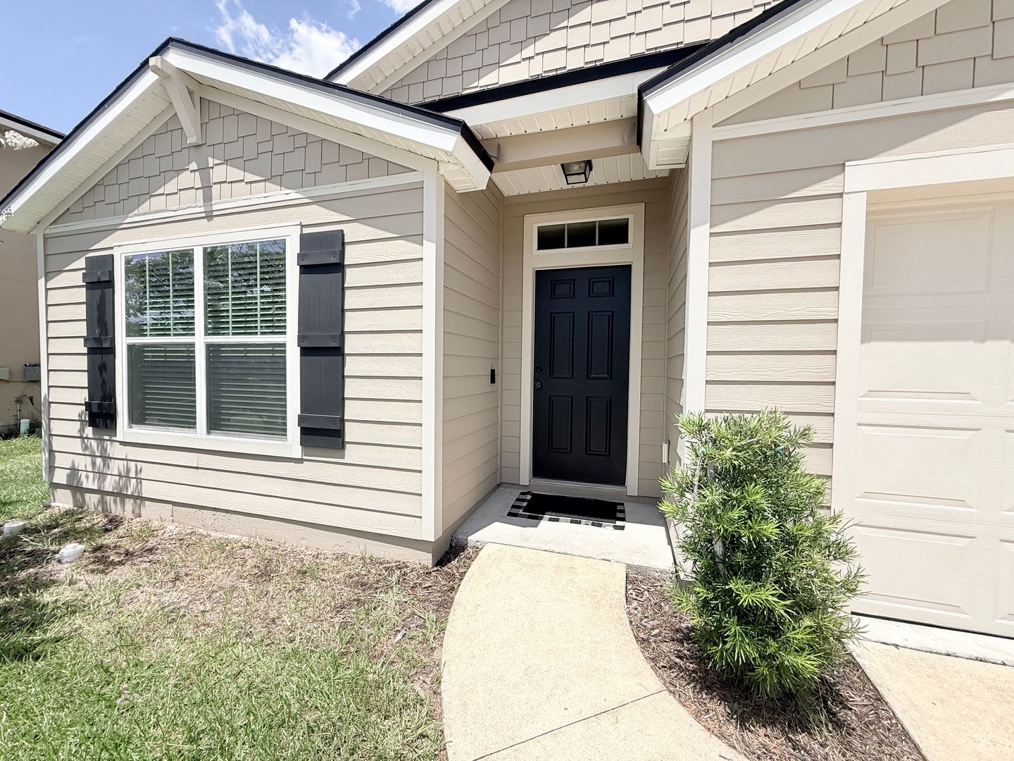 Spacious 4Br Home With Large Fenced Yard Community Pool – photo 2