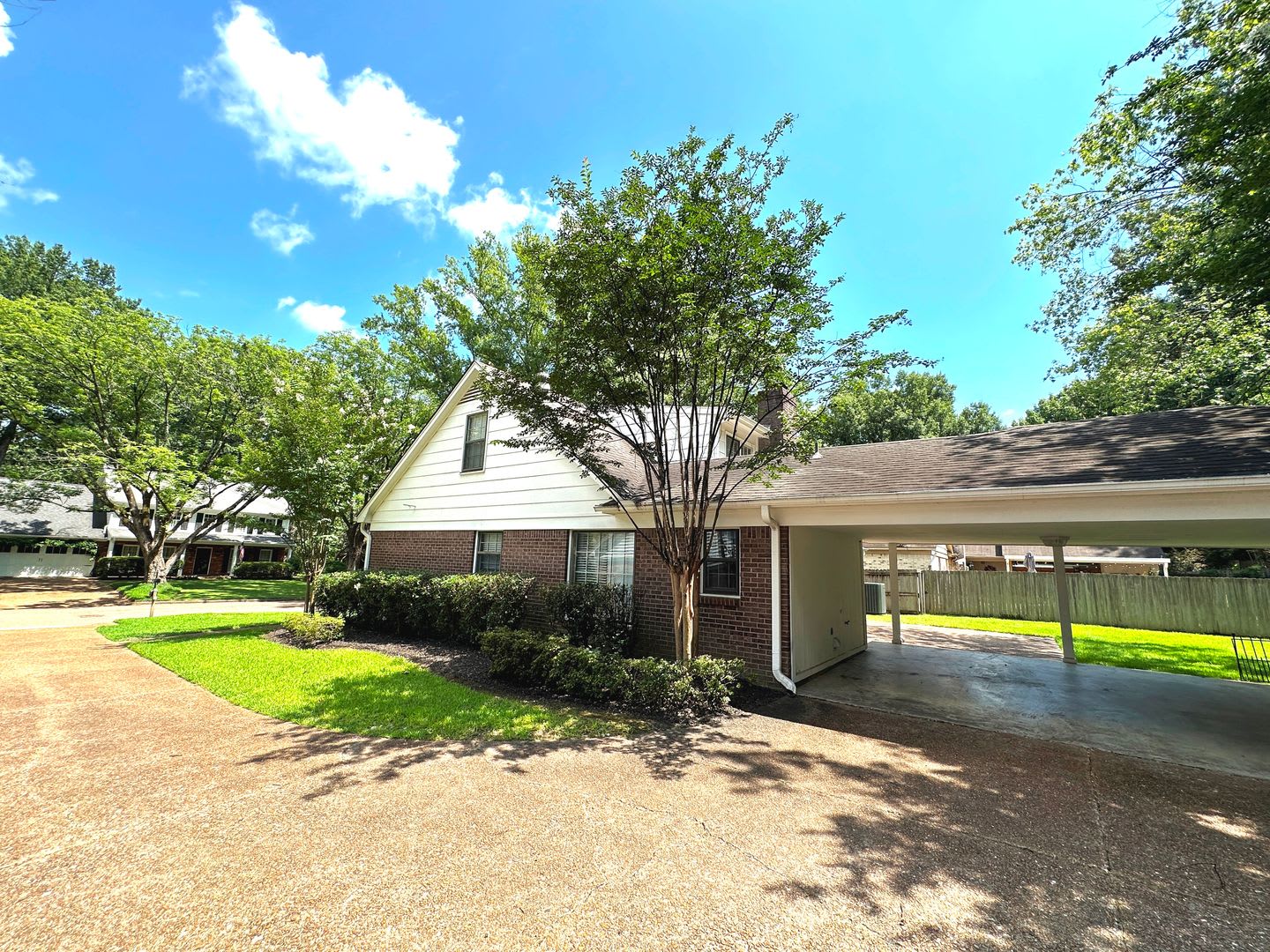 Spacious Germantown Home Fully Fenced Walking Distance To Farmington Elementary Small Pets Are Welcome 2 Bedrooms Down – photo 2
