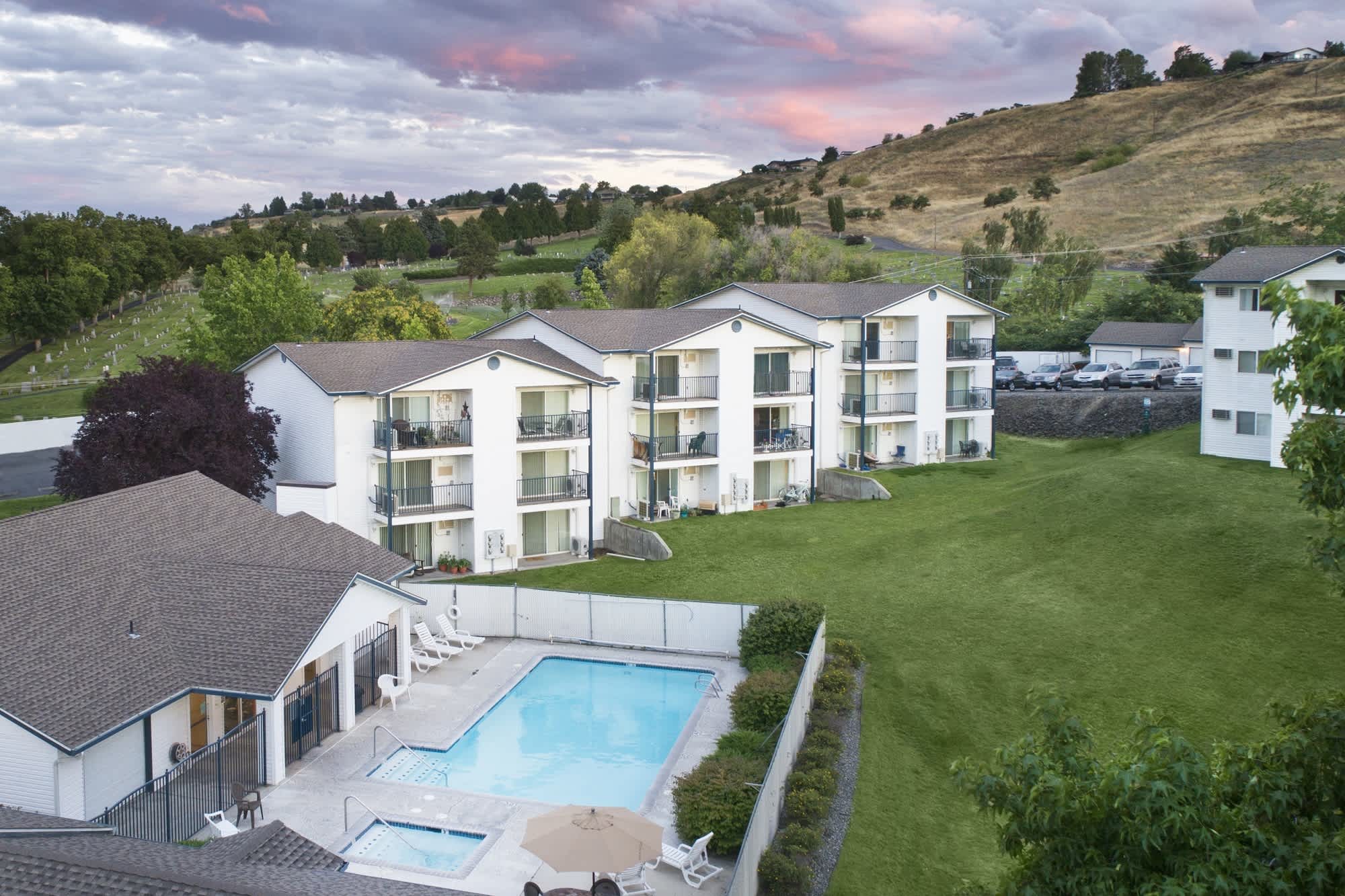 Westridge Apartments – photo 2