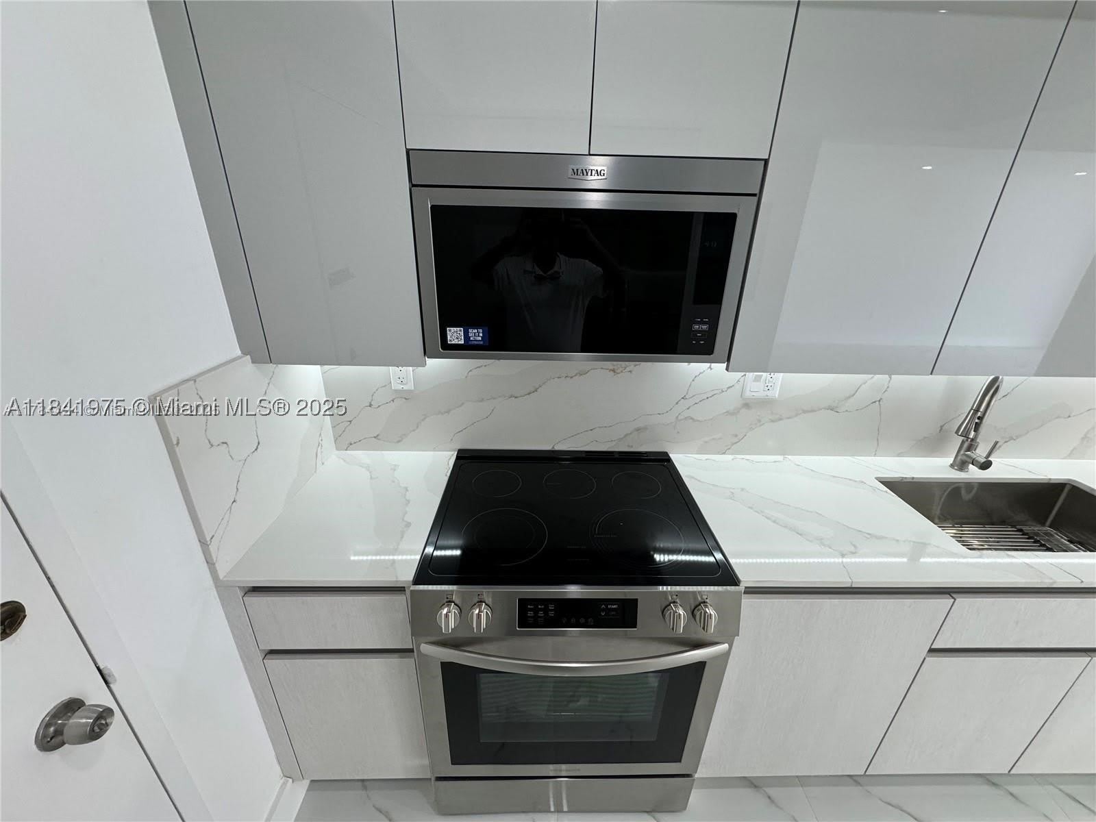 18031 Biscayne Blvd – photo 2