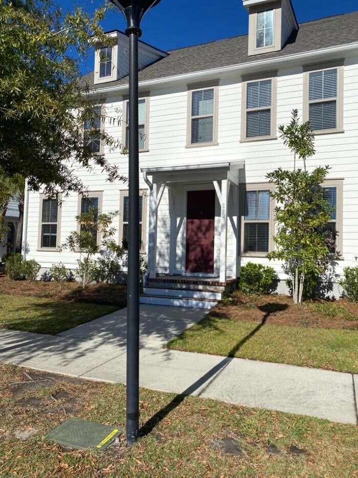 250 Oak Park Street – photo 1