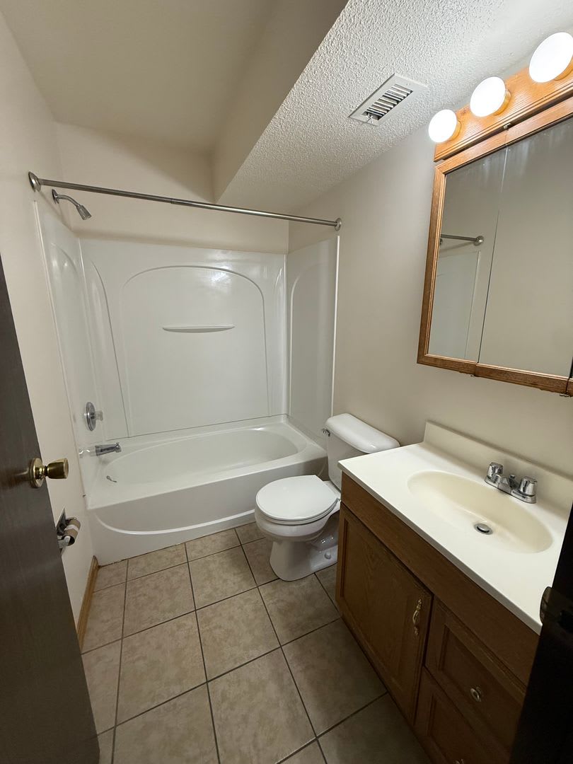 Two bedroom available in Millcreek – photo 3
