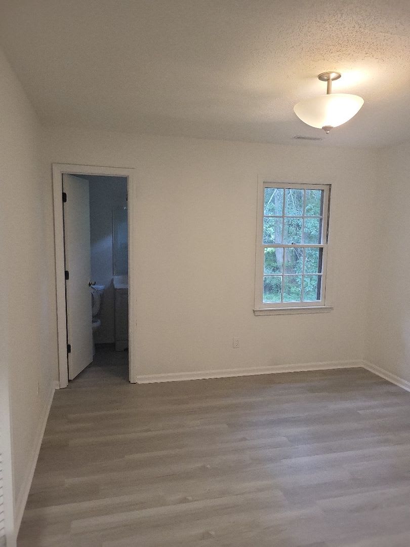 Nice 2 bedroom 2 bath duplex-$200 off First Month's Rent and 20% Agent Commission – photo 2