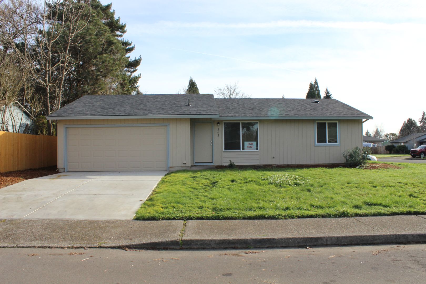 3 bedroom 1 bath home in Hillsboro near Max line – photo 1
