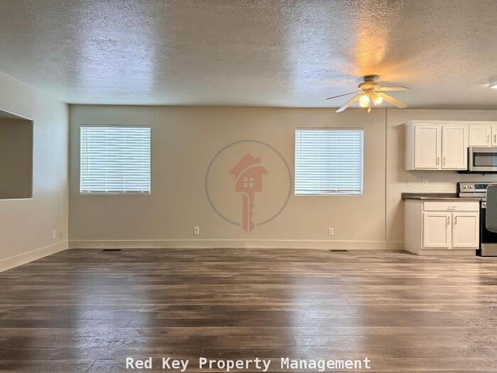 1804 North Berra Boulevard – photo 4