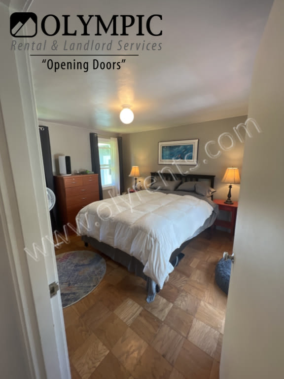 1307 Jasper Ave NE – photo 5