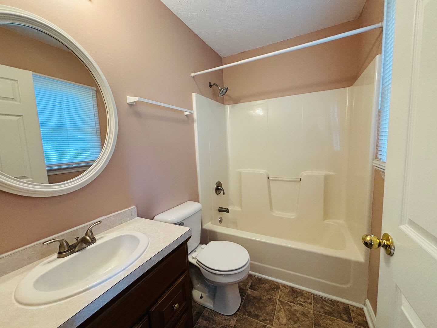 3 Bedroom 2 Bath House with 2 Car Garage – photo 2