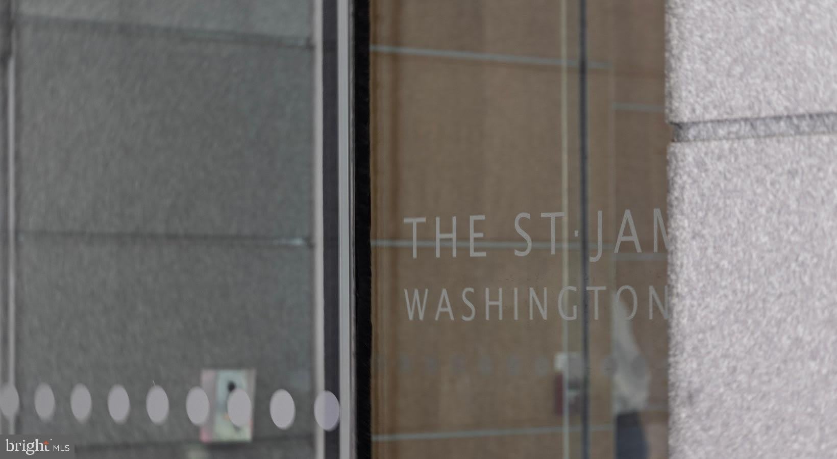 204 W WASHINGTON Square – photo 1