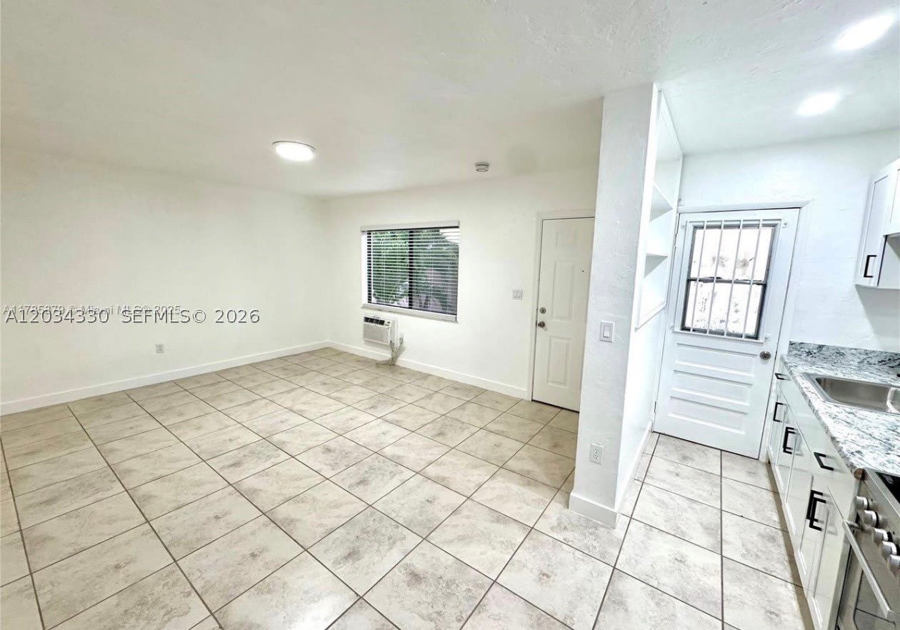 550 SW 10th St – photo 5