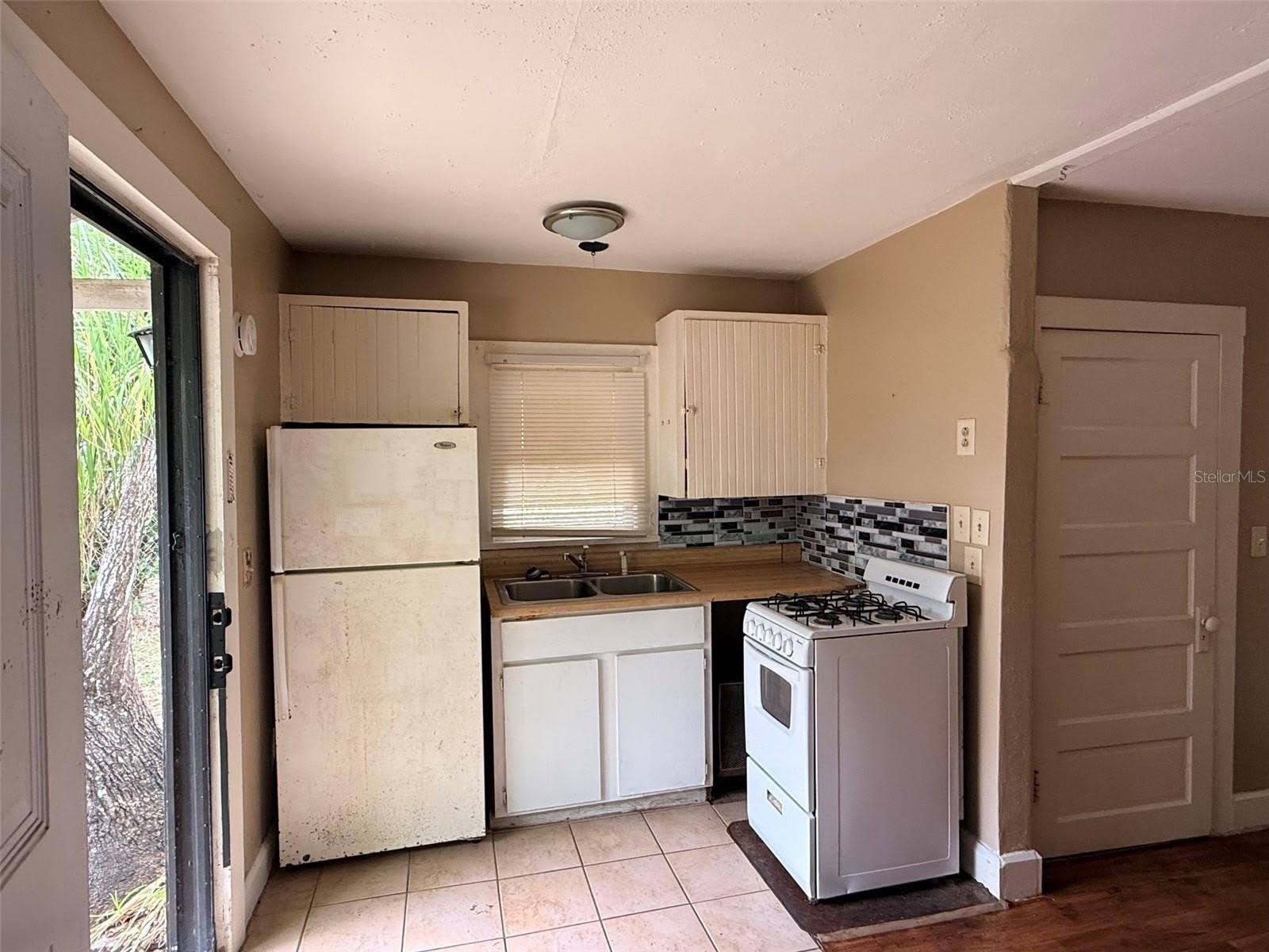 1648 27Th Avenue N – photo 5