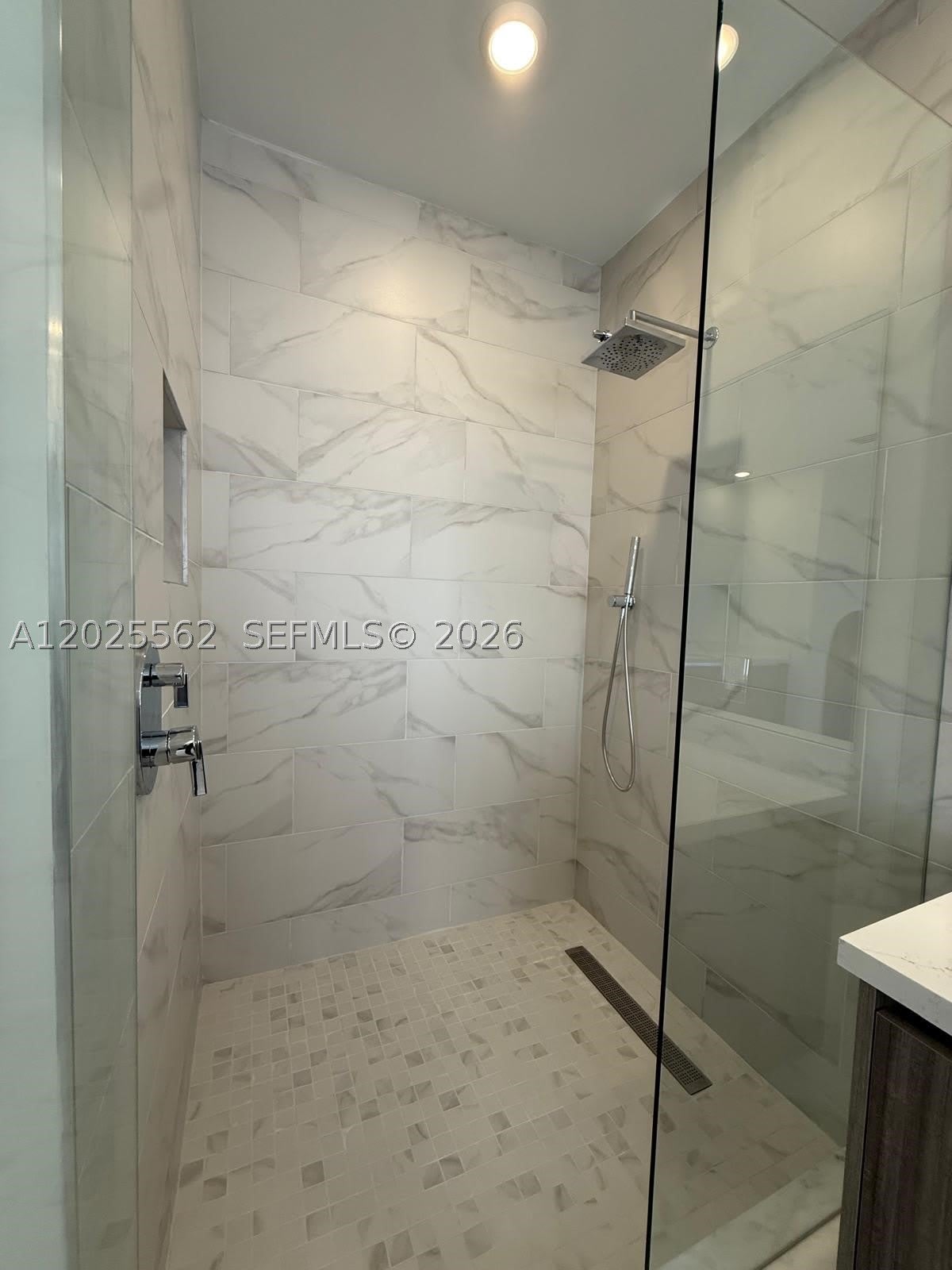 19616 NE 14th Ct – photo 3