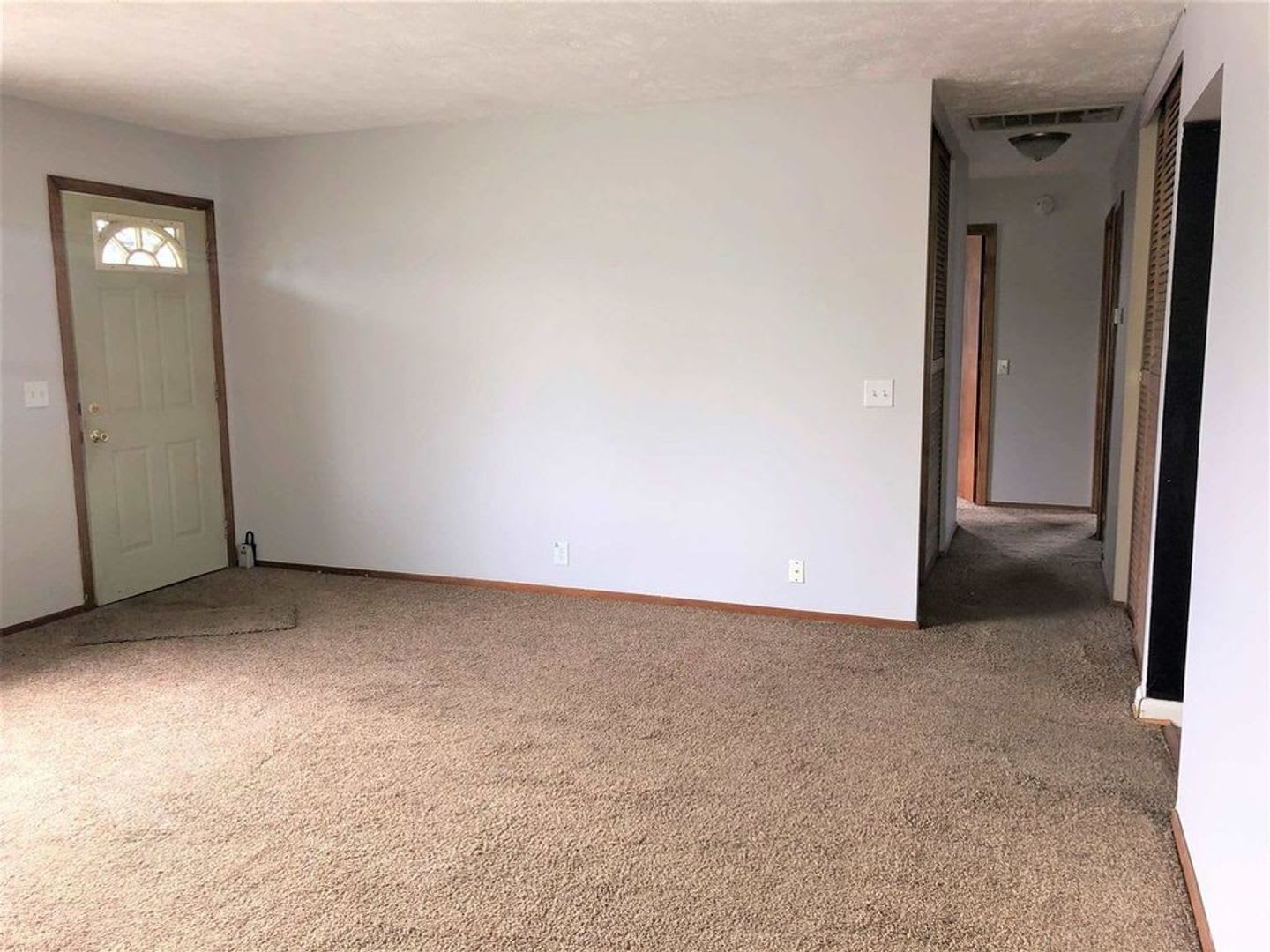 3 bedroom 1 bath – photo 2