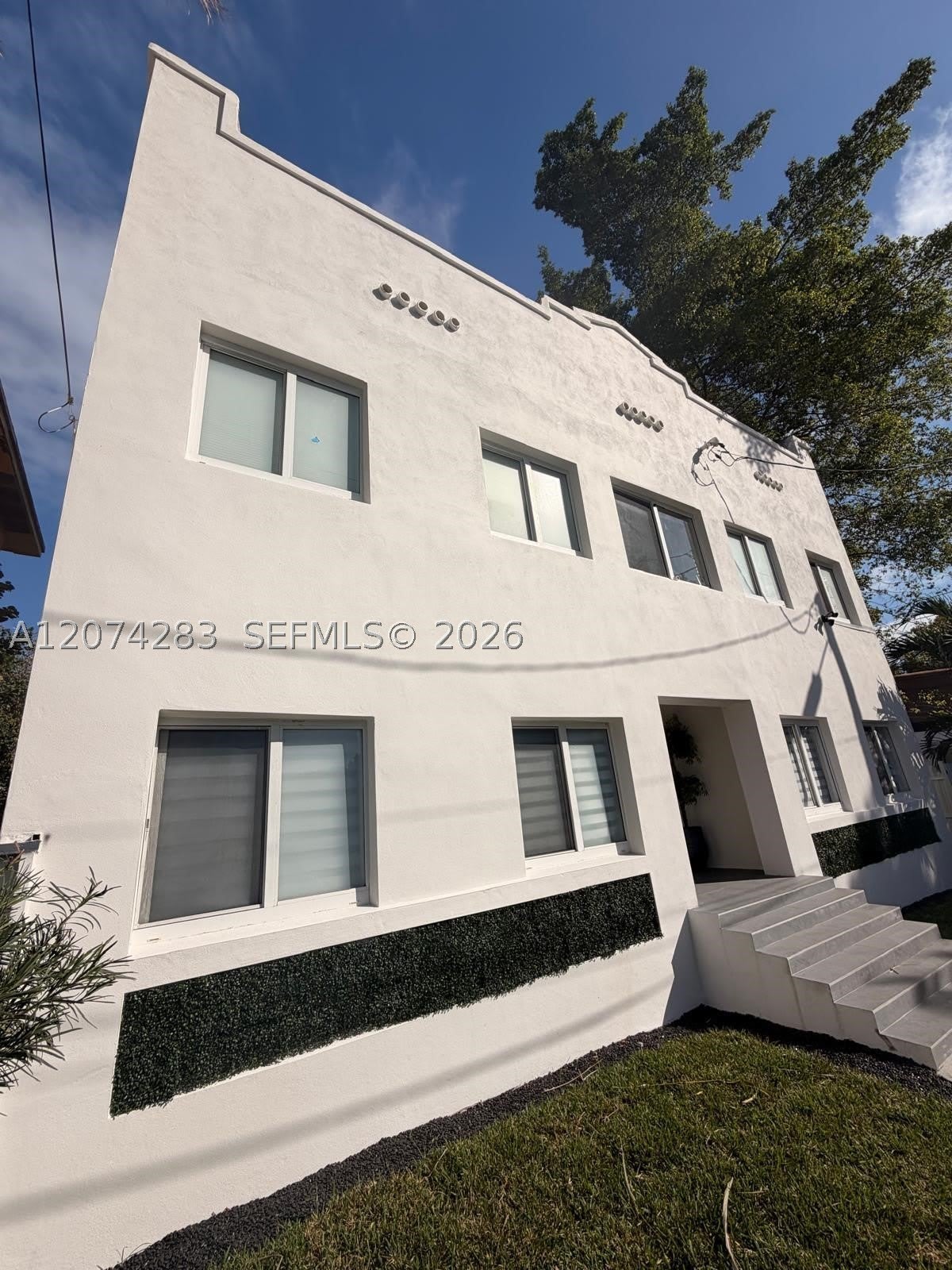 337 SW 10th Ave – photo 2