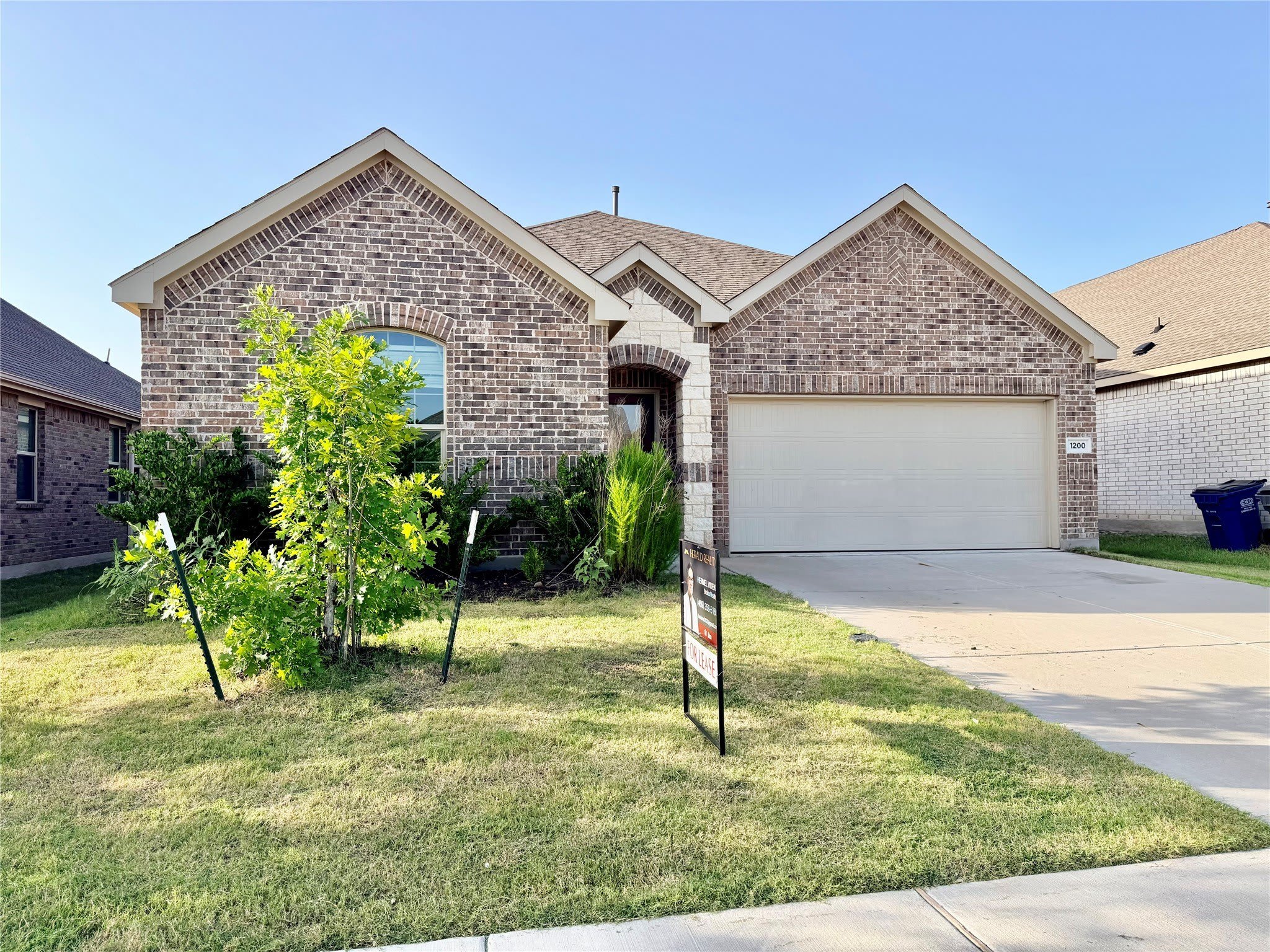 1200 Mahogany Lane – photo 2