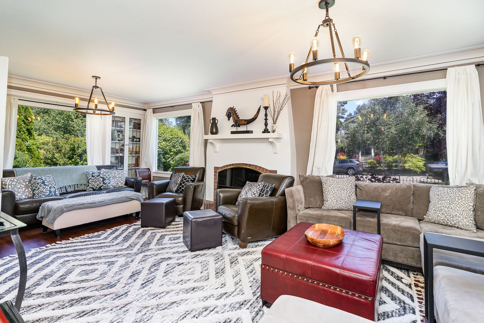 Charming North Admiral Craftsman w/ Modern Updates! – photo 5