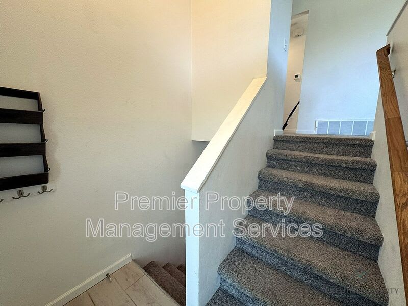 140 Peters St. – photo 3